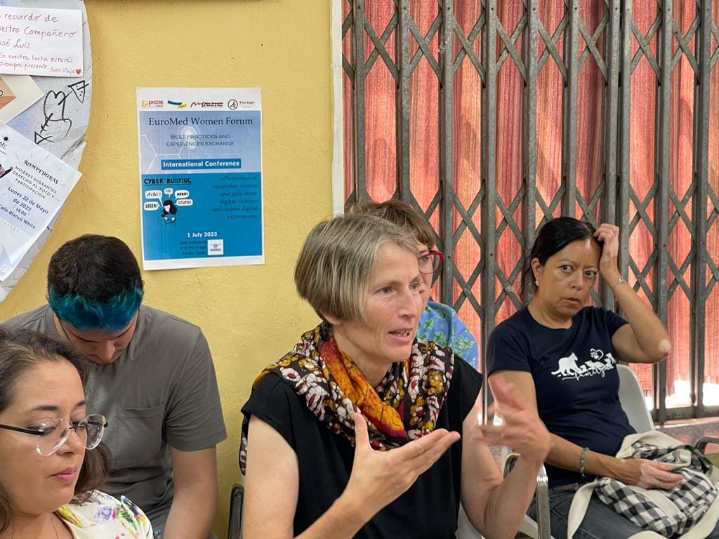 Forum participants in dialogue